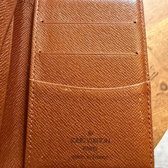 Louis Vuitton Monogram Card Holder - Picture 6 of 7